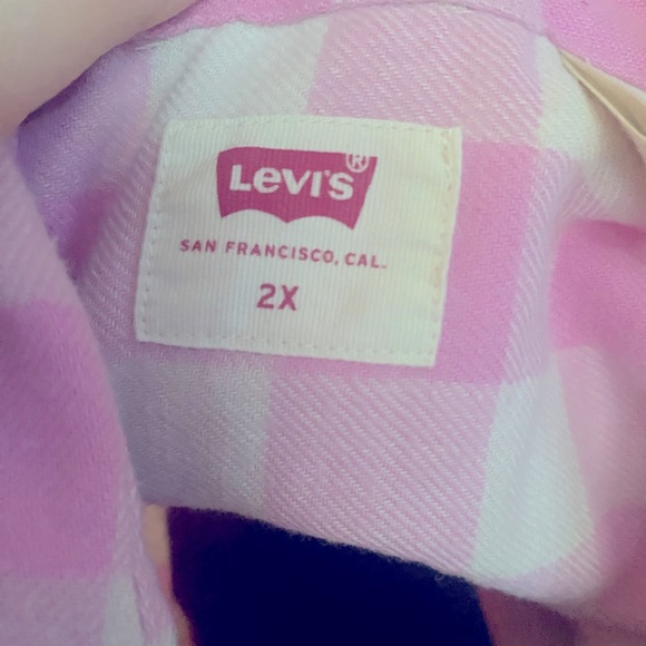 NWT. Pink and White Levi’s Flannel - Picture 5 of 5
